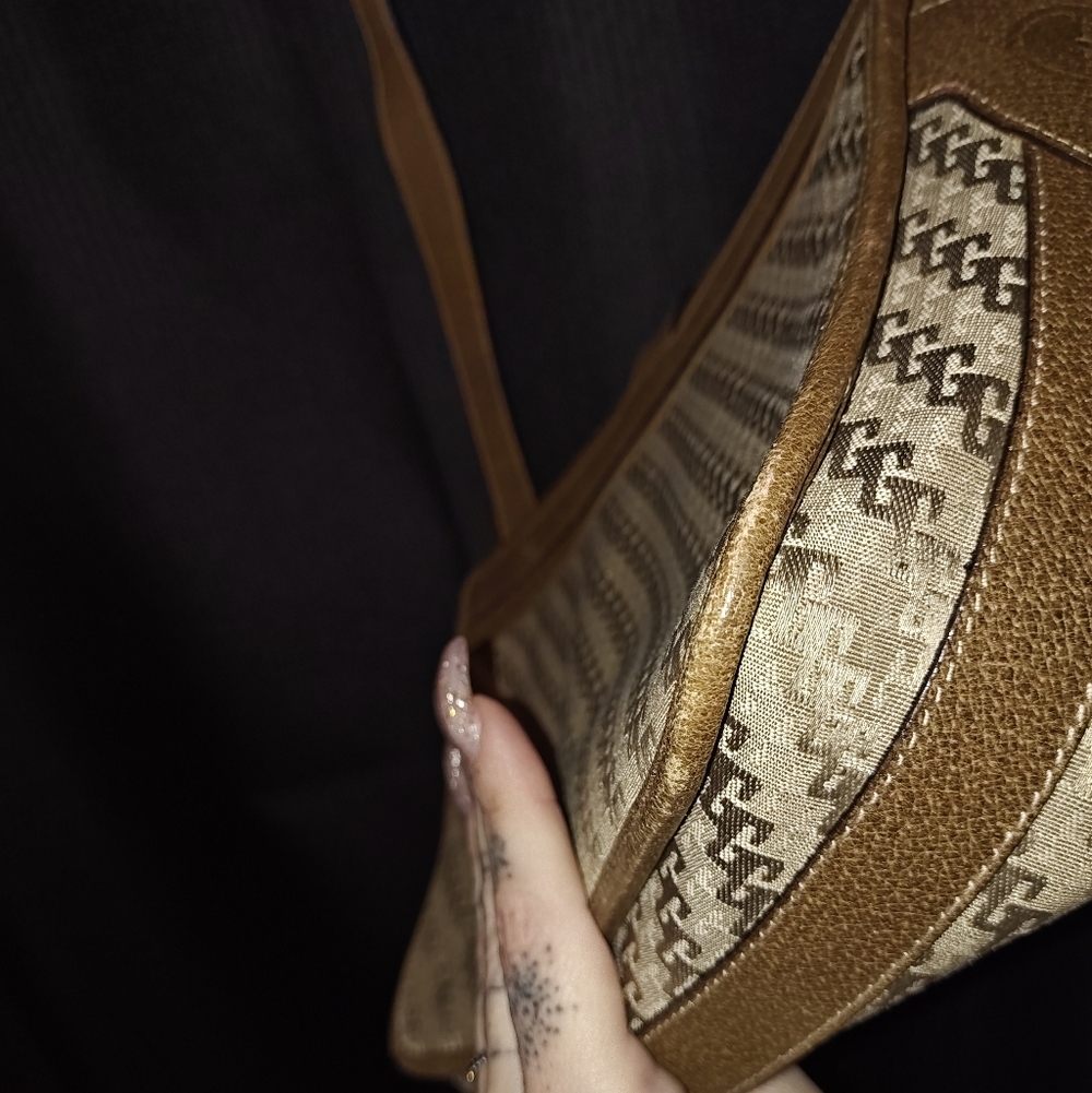 Gucci GG Vintage Shoulder Bag - Picture 6 of 15